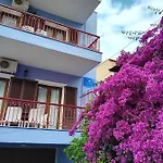 La Mira House 3*