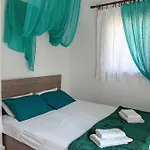 Aparthotel La Mira House 3*