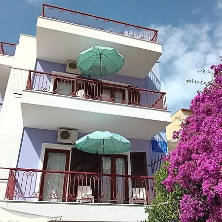 La Mira House Aparthotel